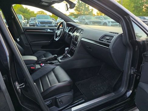 Used 2017 Volkswagen GTI SE FWD image 11