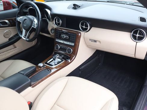 Used 2016 Mercedes-Benz SLK 300 image 34