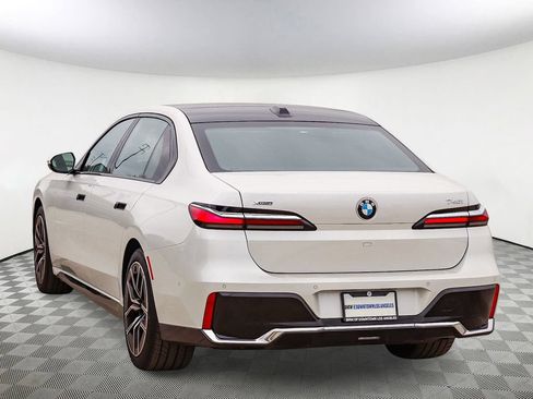 Used 2025 BMW 740i xDrive AWD/4WD image 8
