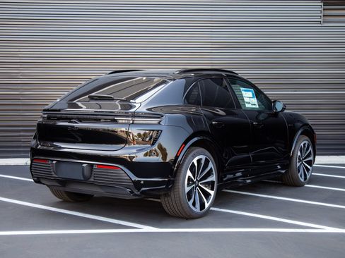New 2025 Porsche Macan Turbo Electric AWD/4WD image 7