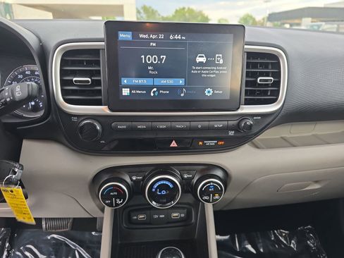 Used 2022 Hyundai Venue SEL w/ Cargo Package image 22