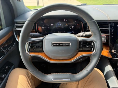 Used 2022 Jeep Grand Wagoneer Series II AWD/4WD image 20