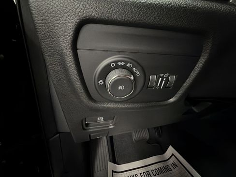 Used 2025 Jeep Grand Cherokee L Limited image 18