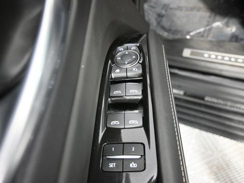 Used 2024 Cadillac Escalade Sport Platinum w/ LPO, ONYX Package AWD/4WD image 21