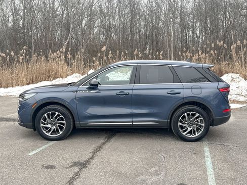 Certified 2022 Lincoln Corsair Standard w/ Equipment Group 101A image 4