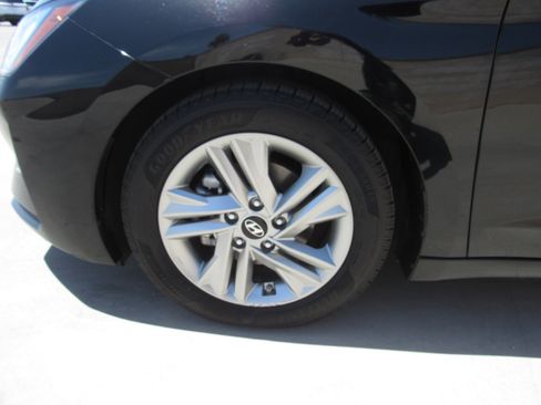 Used 2019 Hyundai Elantra SEL FWD image 4