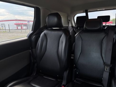 Used 2026 Kia Carnival FWD image 37