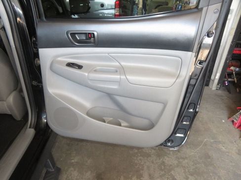Used 2014 Toyota Tacoma PreRunner w/ TRD Sport Package RWD image 28