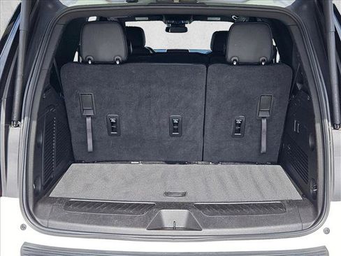 Used 2024 GMC Yukon SLT RWD image 7
