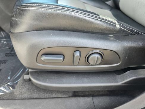 Used 2019 Chevrolet Equinox LT FWD image 12