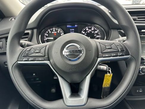 Used 2020 Nissan Rogue S FWD image 41