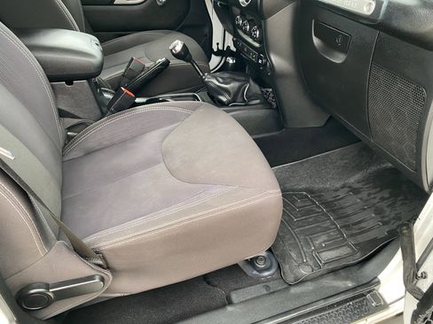 Used 2014 Jeep Wrangler Unlimited Rubicon w/ Connectivity Group image 15