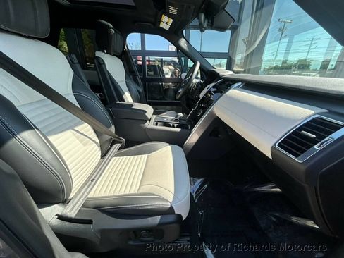 Used 2024 Land Rover Discovery Dynamic SE AWD/4WD image 24