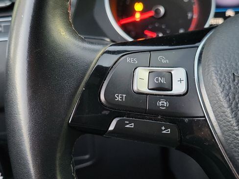 Used 2020 Volkswagen Tiguan SE R-Line image 7