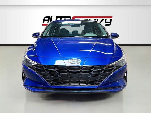 Used 2023 Hyundai Elantra SEL FWD image 2