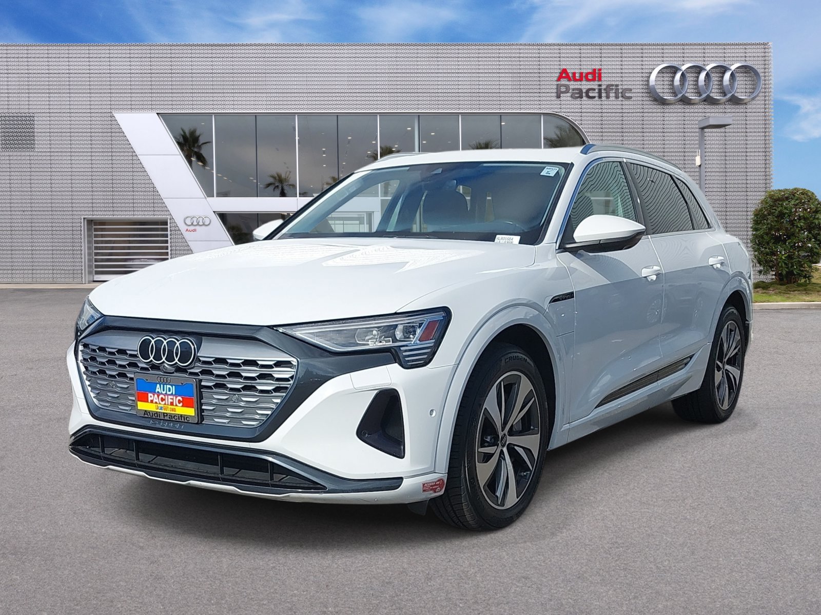 Used 2024 Audi Q8 e-tron Premium Plus AWD/4WD image 1