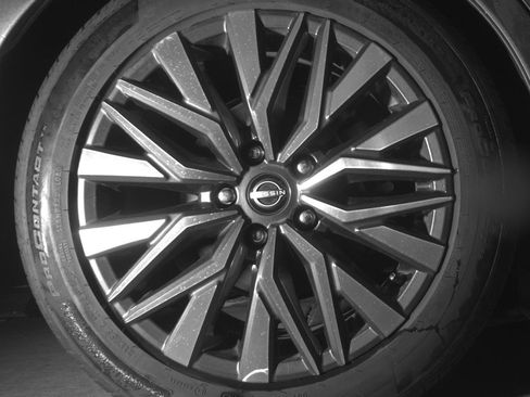 Used 2025 Nissan Altima 2.5 SV FWD image 15