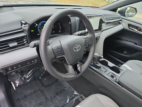Used 2025 Toyota Camry SE image 21