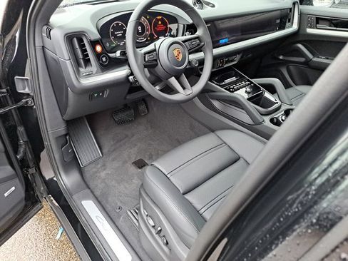 Used 2026 Porsche Cayenne Coupe AWD/4WD image 4