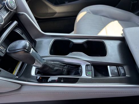 Used 2018 Honda Accord Touring image 39