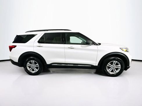 Used 2024 Ford Explorer XLT AWD/4WD image 10