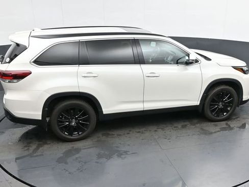 Used 2019 Toyota Highlander SE image 32