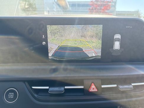 Certified 2025 Kia Seltos EX w/ EX Sunroof Package AWD/4WD image 33