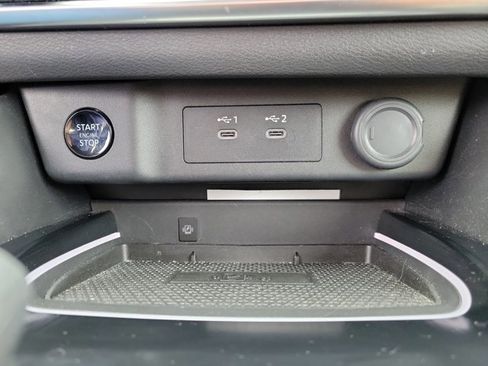 Used 2025 Nissan Rogue SL image 32