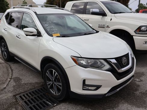 Used 2019 Nissan Rogue SV w/ Premium Package image 6