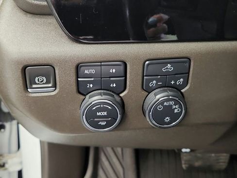 Used 2023 Chevrolet Silverado 1500 LT w/ Z71 Off-Road Package image 28