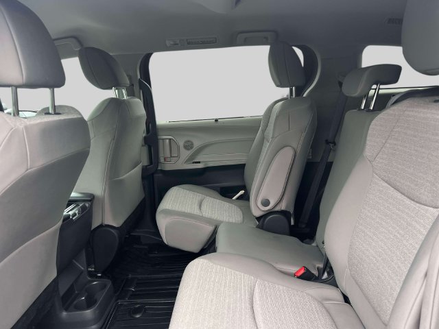 Used 2024 Toyota Sienna LE FWD image 15