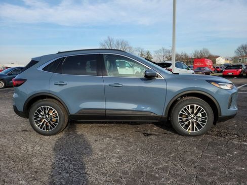 New 2026 Ford Escape SE image 3