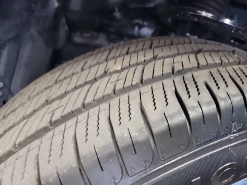 Used 2018 Toyota RAV4 XLE FWD image 31