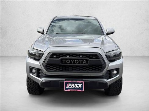 Used 2016 Toyota Tacoma TRD Off-Road w/ Premium & Technology Package AWD/4WD image 2
