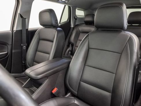 Used 2024 GMC Terrain SLT AWD/4WD image 9