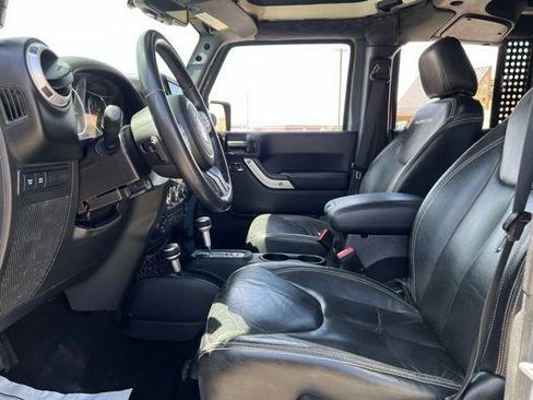 Used 2017 Jeep Wrangler Unlimited Rubicon AWD/4WD image 15