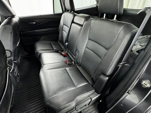 Used 2017 Honda Pilot Touring image 12