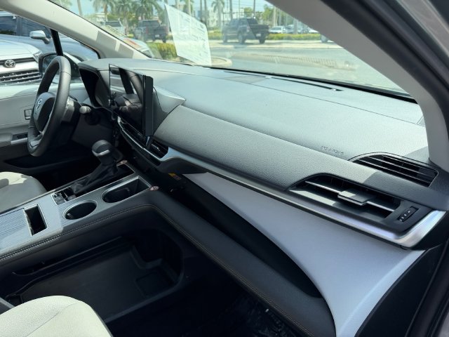 Certified 2026 Toyota Sienna XLE FWD image 20