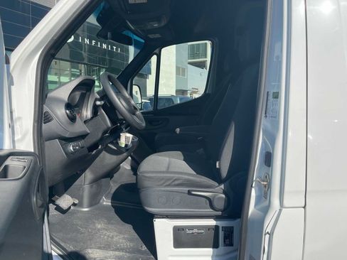 Used 2021 Mercedes-Benz Sprinter 2500 image 6