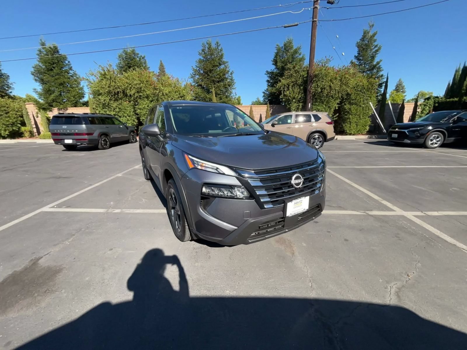 Used 2025 Nissan Rogue SV AWD/4WD image 3