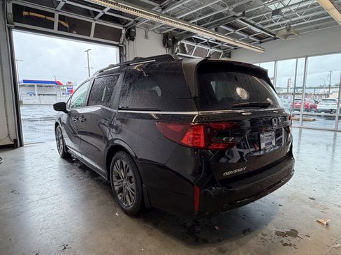 New 2026 Honda Odyssey Touring image 5