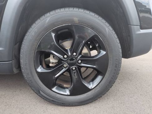 Used 2019 Jeep Compass Latitude FWD image 11