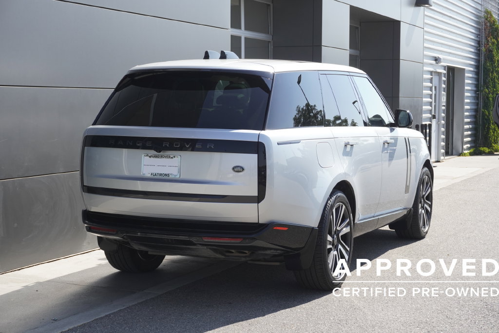 Used 2023 Land Rover Range Rover SE AWD/4WD image 2