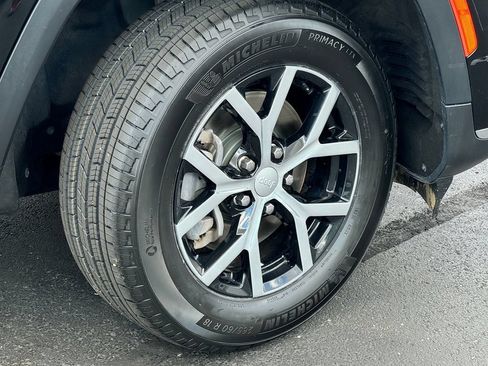 Used 2023 Jeep Grand Cherokee L Limited AWD/4WD image 9