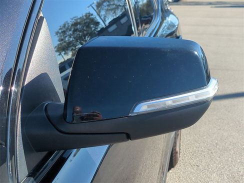 Used 2022 GMC Acadia AT4 w/ Technology Package image 13