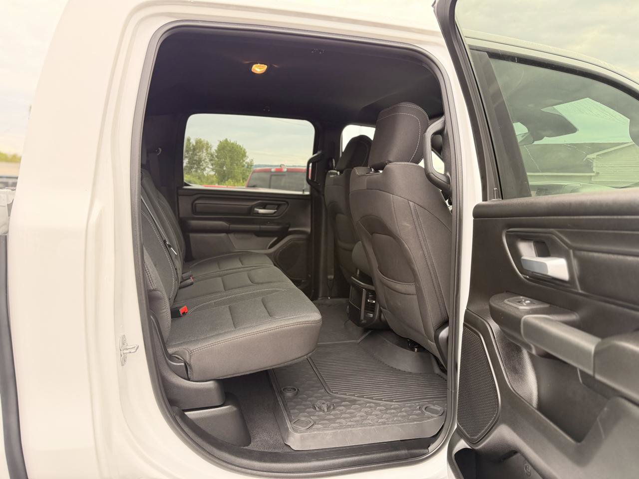 Used 2025 RAM 1500 Warlock AWD/4WD image 15