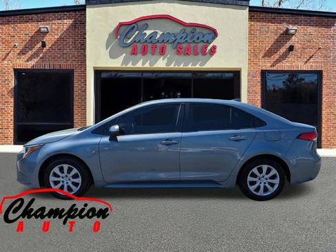 Used 2020 Toyota Corolla LE image 10