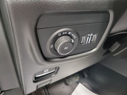 New 2026 Jeep Grand Cherokee Limited w/ Limited Altitude Package AWD/4WD image 17