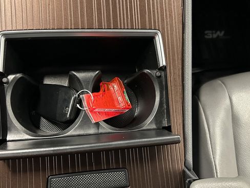 Used 2022 Toyota Sienna XLE image 33