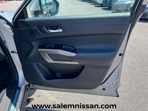 Used 2025 Nissan Pathfinder Platinum w/ Cargo Package AWD/4WD image 28